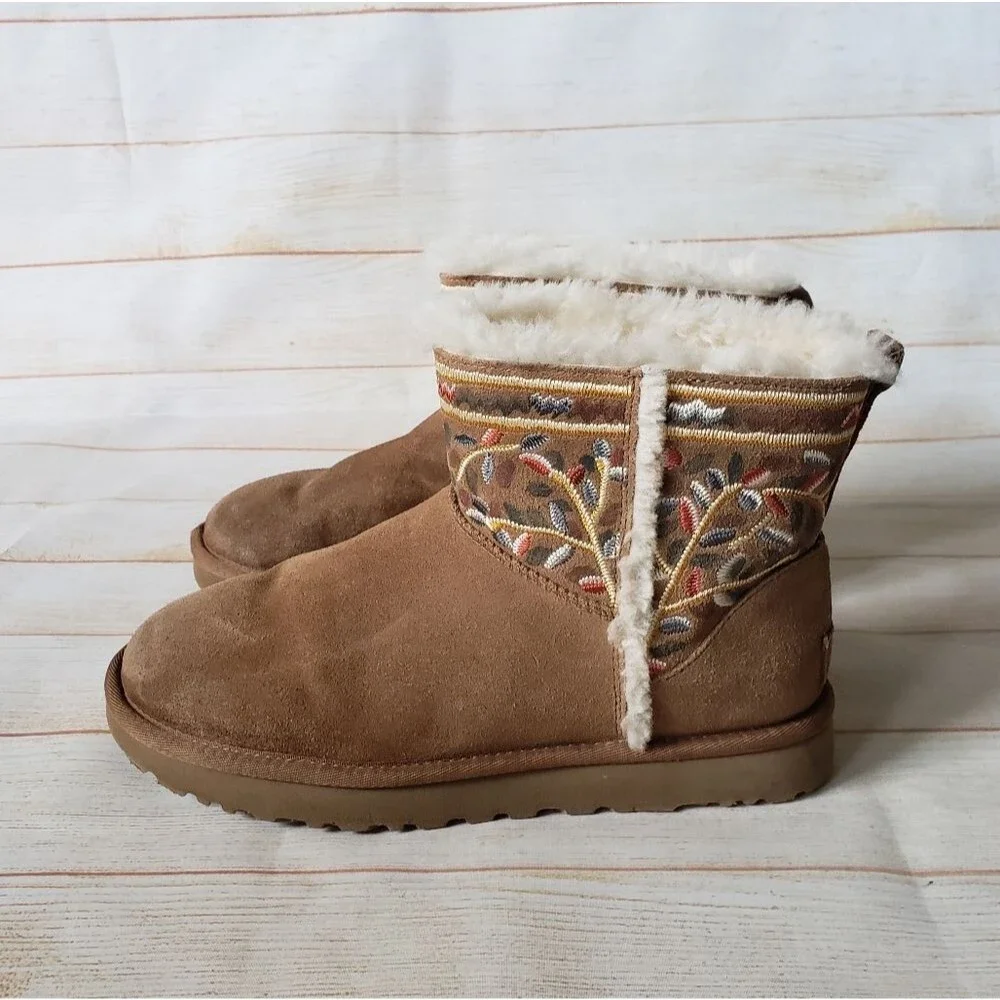 UGG Classic Beauty Mini Suede Embroidered Sheepskin Wool Winter Bootie Size 9